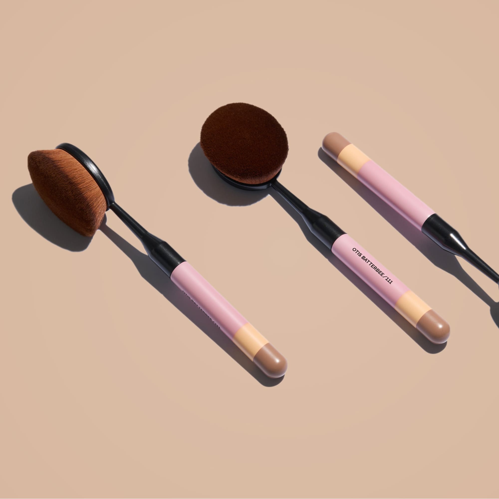 How to Use an Oval Makeup Brush: Otis Batterbee Foundation Buffer