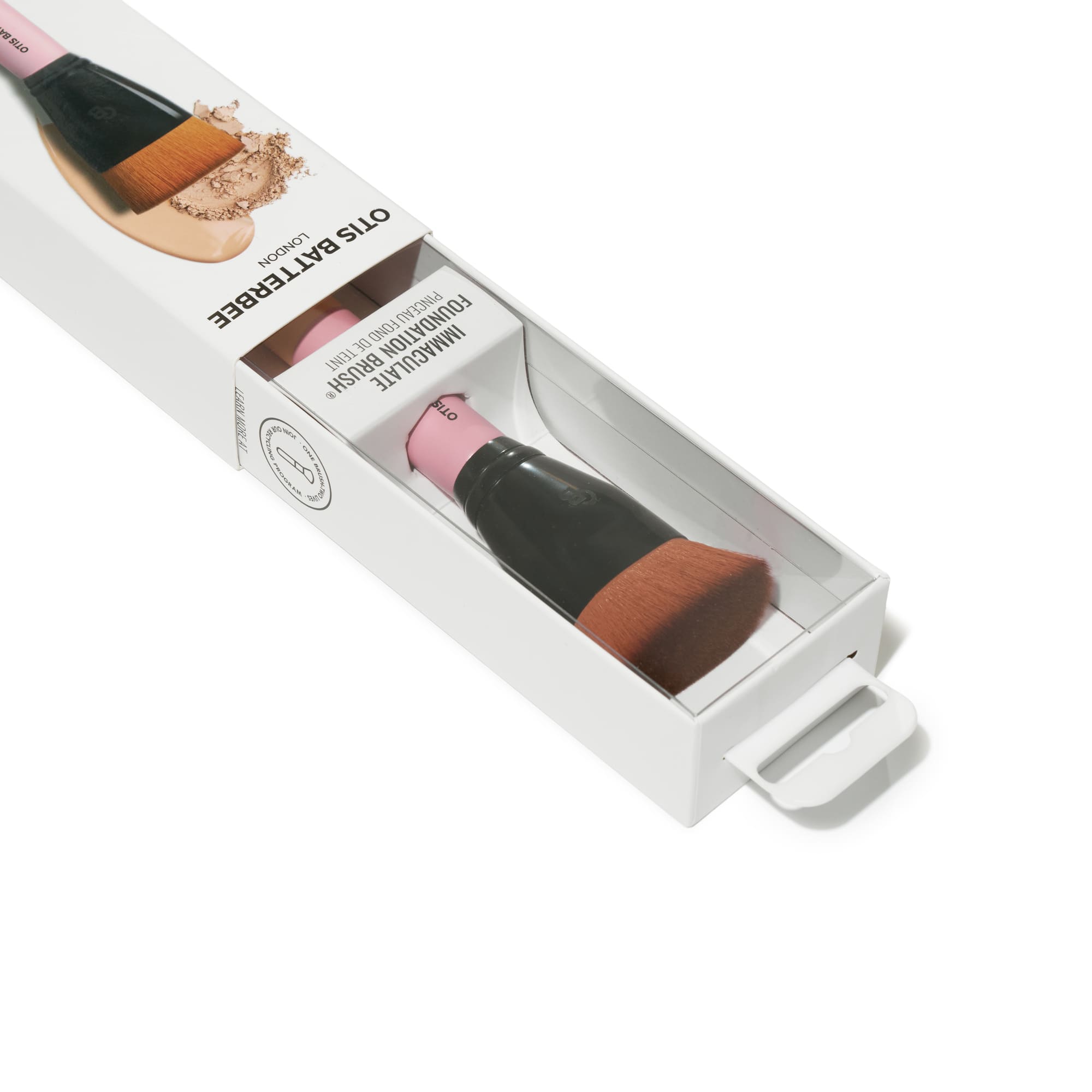 The ultimate foundation brush by Otis Batterbee is here, discover the Immaculate Foundation Brush.